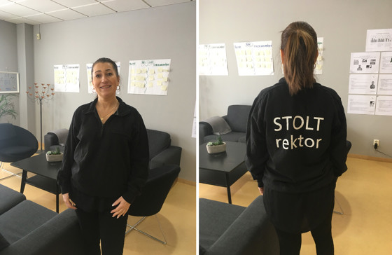 Rektor Eva-Lena med en tröja där det står "Stolt rektor"