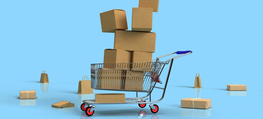 Shoppingvagn fylld med kartonger.